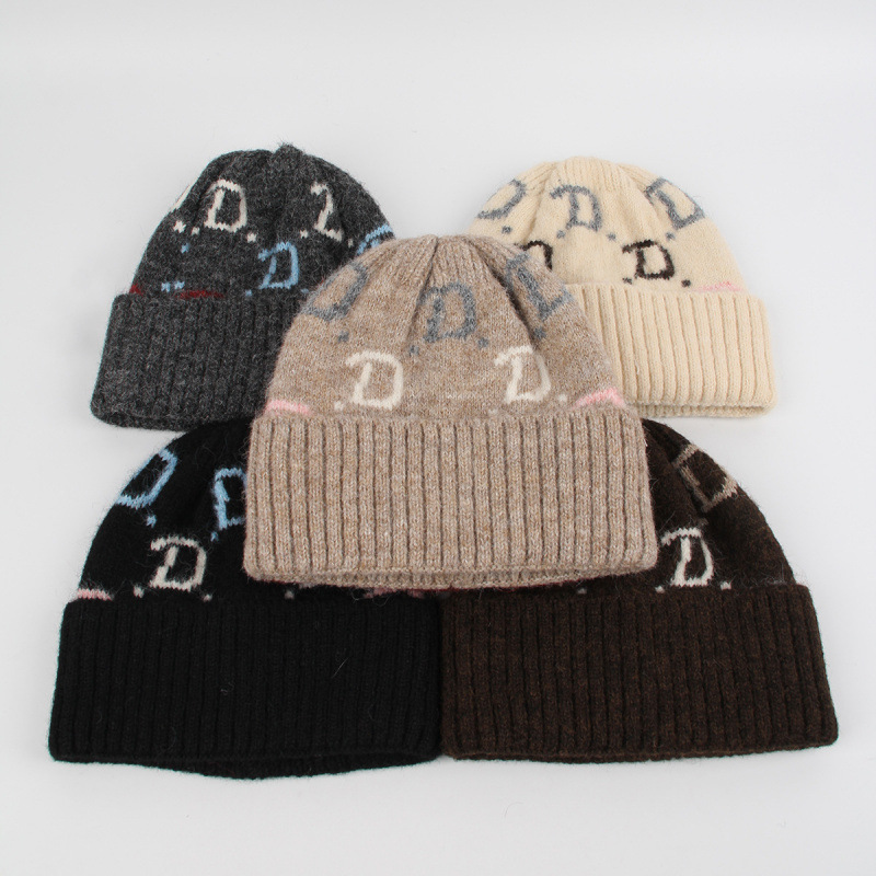قبعة بيني منسوجة بنقشة الجاكار - مراجعة Beanie Cuffed Knit وسعره