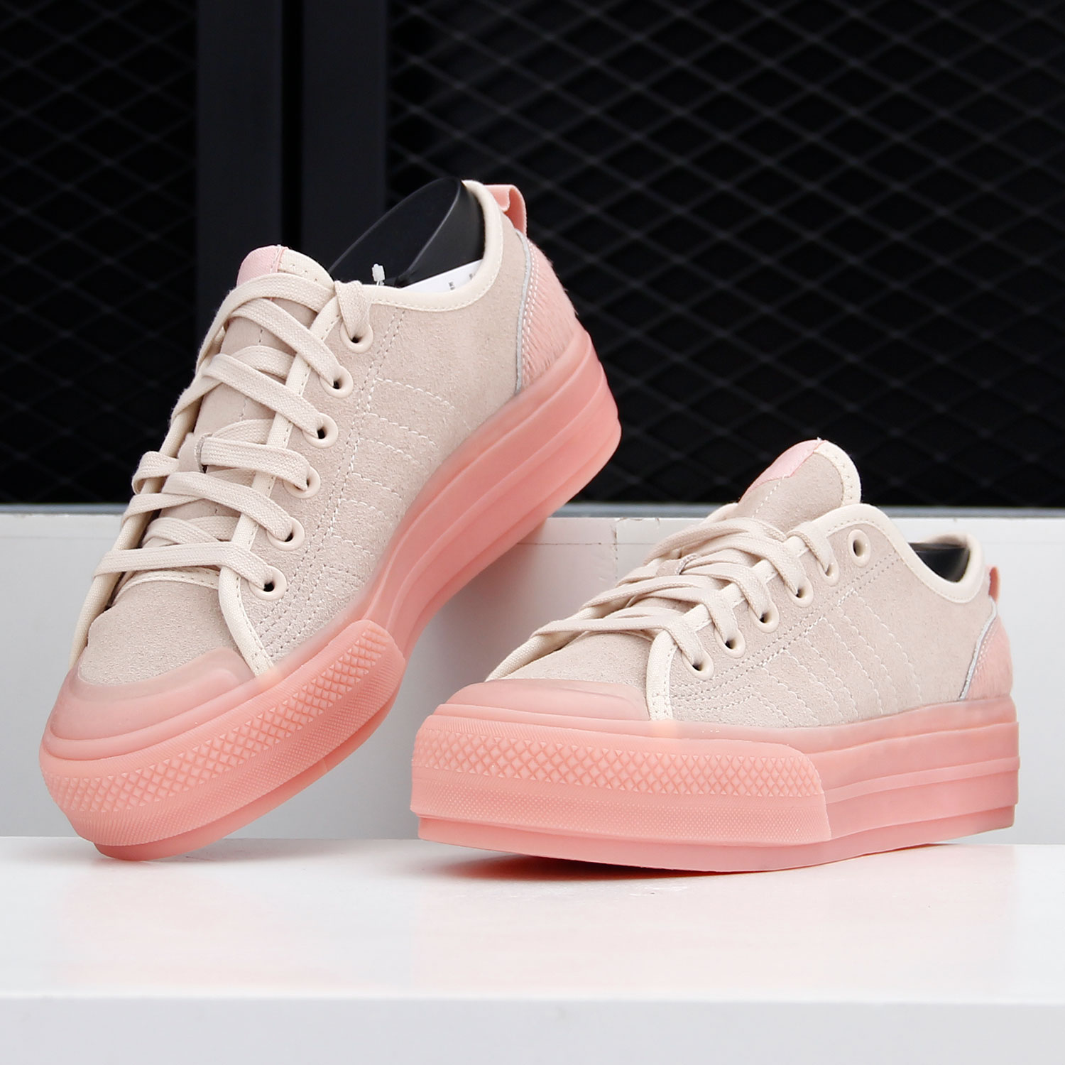 حذاء كاجوال نسائي من Adidas Ge - مراجعة Adidas Shoes Gazelle وسعره